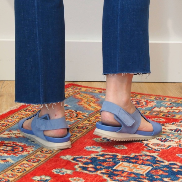 Jonesia, Chambray - Picture 3 of 3